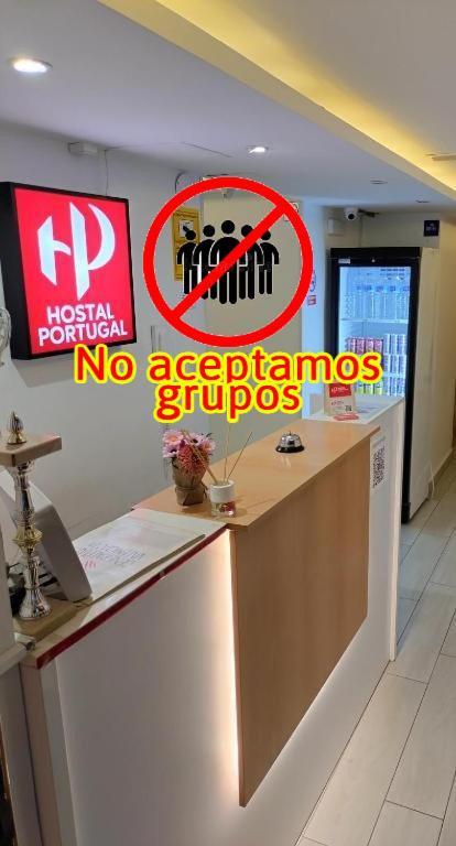 Pension Portugal Alicante Bagian luar foto